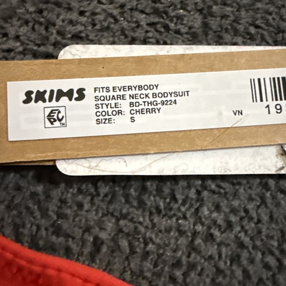 Skims Fits Everybody Sqaure Neck Bodysuit - NEW - Cherry - Small - Picture 5 of 5